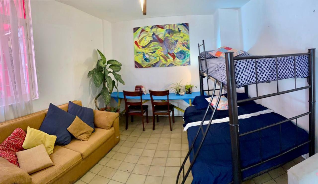 Free Spirit Hostel Γκουανταλαχάρα Εξωτερικό φωτογραφία