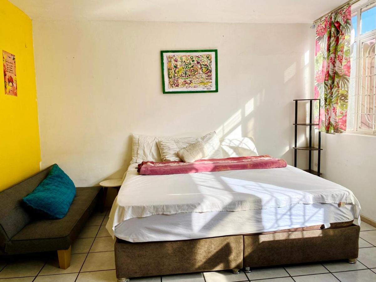 Free Spirit Hostel Γκουανταλαχάρα Εξωτερικό φωτογραφία