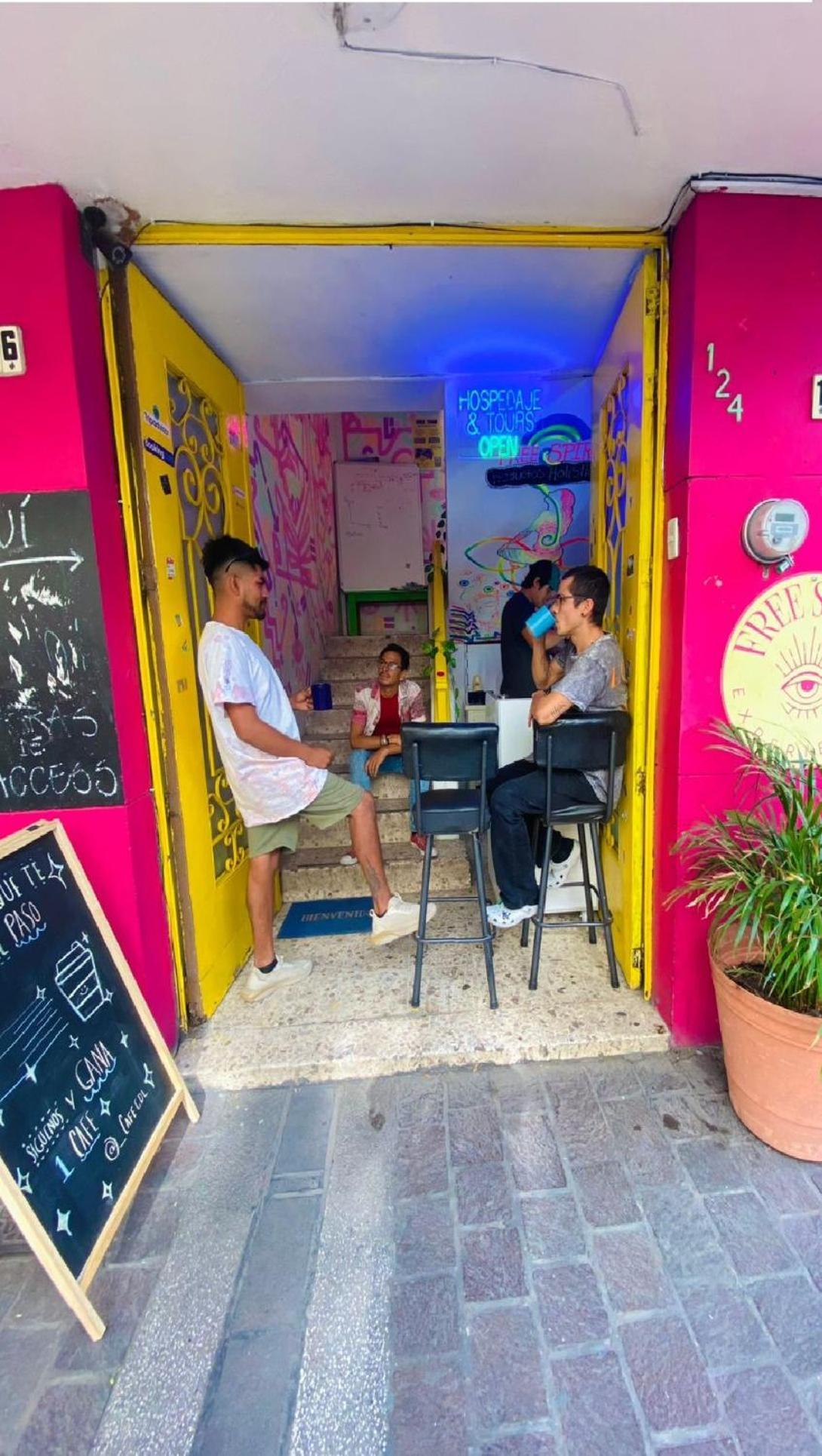 Free Spirit Hostel Γκουανταλαχάρα Εξωτερικό φωτογραφία